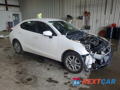 Czwarte zdjęcie samochodu z boku: 2017 TOYOTA YARIS IA BASE VIN:3MYDLBYV5HY165209 - miniatura