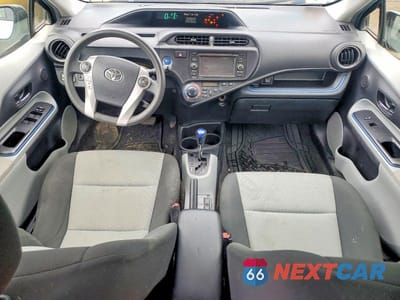 Zdjęcie 8 z 12 samochodu: 2013 TOYOTA PRIUS C THREE VIN:JTDKDTB32D1043986 - miniatura