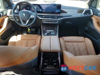 Zdjęcie 8 z 13 samochodu: 2025 BMW X5 XDRIVE40I VIN:5UX23EU03S9Z52432 - miniatura