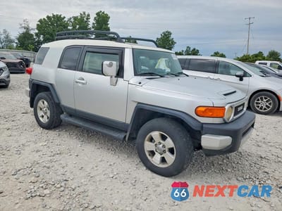 Czwarte zdjęcie samochodu z boku: 2007 TOYOTA FJ CRUISER BASE VIN:JTEBU11F770012013 - miniatura