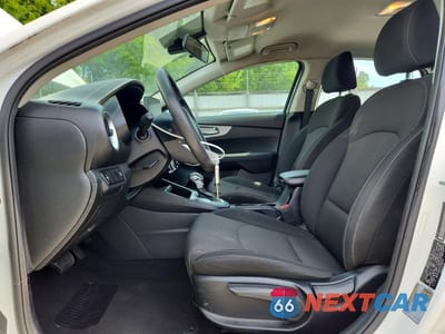 Zdjęcie 7 z 13 samochodu: 2023 KIA FORTE LXS VIN:3KPF24AD1PE589042 - miniatura