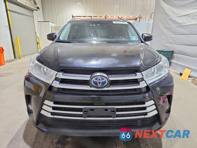 Piąte zdjęcie samochodu w środku: 2017 TOYOTA HIGHLANDER HYBRID XLE VIN:5TDJGRFH2HS020681 - miniatura