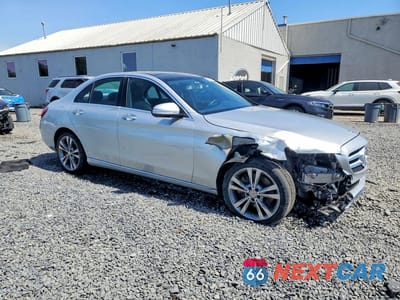 Czwarte zdjęcie samochodu z boku: 2015 MERCEDES-BENZ C 300 4MATIC VIN:55SWF4KBXFU002104 - miniatura