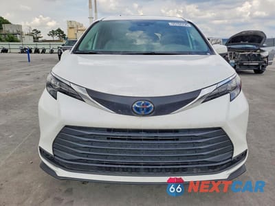 Piąte zdjęcie samochodu w środku: 2025 TOYOTA SIENNA LE VIN:5TDKRKEC8SS227496 - miniatura