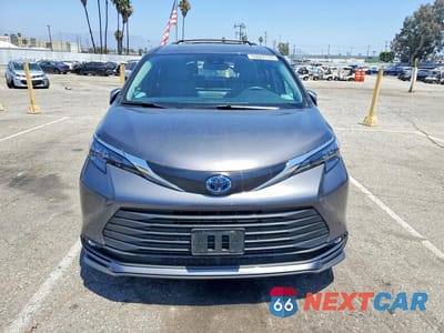 Piąte zdjęcie samochodu w środku: 2025 TOYOTA SIENNA XLE 7-PASSENGER VIN:5TDJSKFC5SS208886 - miniatura