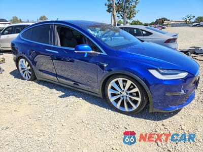 Czwarte zdjęcie samochodu z boku: 2021 TESLA MODEL X VIN:5YJXCBE28MF322520 - miniatura