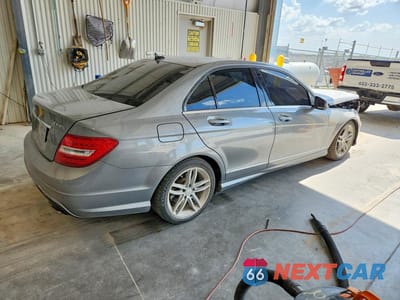 Trzecie zdjęcie samochodu z tyłu: 2013 MERCEDES-BENZ C 300 4MATIC VIN:WDDGF8AB7DR256767 - miniatura