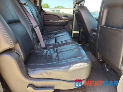 Zdjęcie 11 z 13 samochodu: 2014 CHEVROLET SUBURBAN C1500 LT VIN:1GNSCJE0XER239421 - miniatura