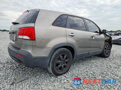 Trzecie zdjęcie samochodu z tyłu: 2013 KIA SORENTO LX VIN:5XYKT3A61DG394659 - miniatura
