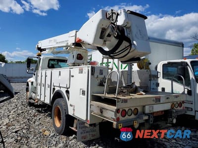 Trzecie zdjęcie samochodu z tyłu: 2011 INTERNATIONAL 4400 BUCKET TRUCK VIN:1HTMKAAN0BH323550 - miniatura