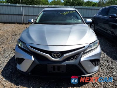 Piąte zdjęcie samochodu w środku: 2018 TOYOTA CAMRY SE VIN:4T1B11HK7JU620836 - miniatura