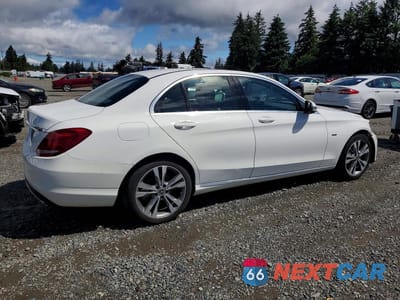 Trzecie zdjęcie samochodu z tyłu: 2018 MERCEDES-BENZ C 350E VIN:55SWF4HB9JU236525 - miniatura