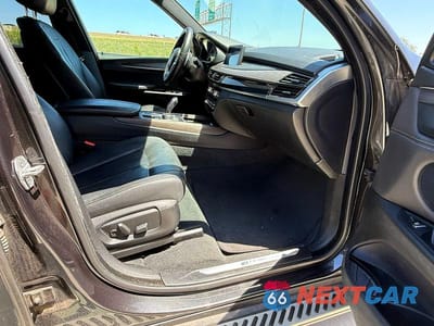 Piąte zdjęcie samochodu w środku: 2018 BMW X5 XDR40E VIN:5UXKT0C54J0W02939 - miniatura