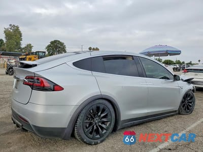 Trzecie zdjęcie samochodu z tyłu: 2016 TESLA MODEL X VIN:5YJXCAE28GF020966 - miniatura