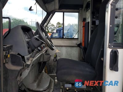 Zdjęcie 7 z 12 samochodu: 2012 ISUZU NPR - DELIVERY VAN VIN:JALB4T17XC7W00559 - miniatura