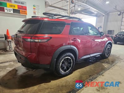 Trzecie zdjęcie samochodu z tyłu: 2025 NISSAN PATHFINDER ROCK CREEK VIN:5N1DR3BD4SC285162 - miniatura