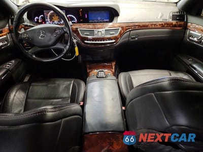 Zdjęcie 8 z 12 samochodu: 2011 MERCEDES-BENZ S 63 AMG VIN:WDDNG7EB6BA381828 - miniatura