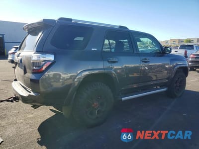 Trzecie zdjęcie samochodu z tyłu: 2021 TOYOTA 4RUNNER SR5 VIN:JTEMU5JR0M5962609 - miniatura