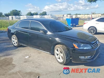 Czwarte zdjęcie samochodu z boku: 2015 VOLKSWAGEN PASSAT S VIN:1VWAT7A3XFC095359 - miniatura