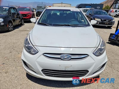 Piąte zdjęcie samochodu w środku: 2017 HYUNDAI ACCENT SE VIN:KMHCT4AE2HU366581 - miniatura
