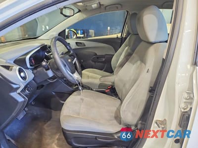 Zdjęcie 7 z 13 samochodu: 2018 CHEVROLET SONIC VIN:1G1JG6SH7J4132925 - miniatura