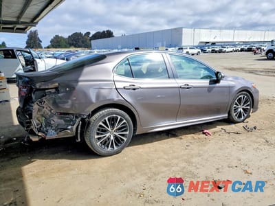 Trzecie zdjęcie samochodu z tyłu: 2018 TOYOTA CAMRY SE VIN:4T1B11HK2JU157892 - miniatura