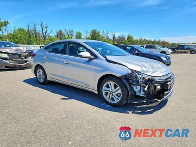 Czwarte zdjęcie samochodu z boku: 2020 HYUNDAI ELANTRA VALUE EDITION VIN:5NPD84LF3LH617661 - miniatura