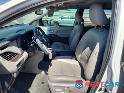Zdjęcie 7 z 14 samochodu: 2017 TOYOTA SIENNA XLE 8-PASSENGER VIN:5TDYZ3DC1HS896381 - miniatura