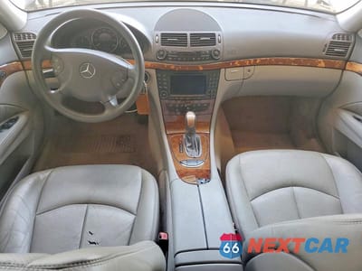 Zdjęcie 8 z 12 samochodu: 2005 MERCEDES-BENZ E 500 4MATIC VIN:WDBUH83J95X169671 - miniatura