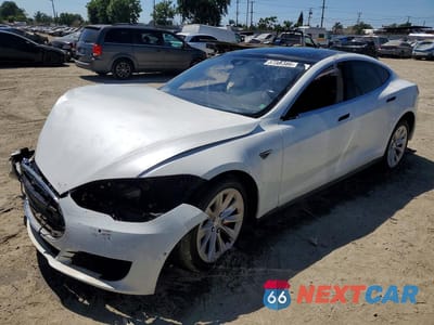 2016 TESLA MODEL S 5YJSA1E40GF134171 - główne zdjęcie licytacji z USA - miniatura