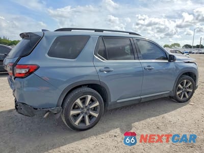 Trzecie zdjęcie samochodu z tyłu: 2025 HONDA PILOT TOURING VIN:5FNYG2H74SB010532 - miniatura