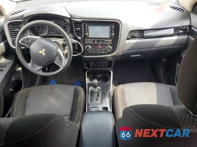 Zdjęcie 8 z 13 samochodu: 2019 MITSUBISHI OUTLANDER SE VIN:JA4AZ3A3XKZ021032 - miniatura