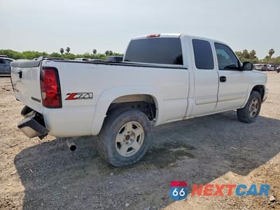 Trzecie zdjęcie samochodu z tyłu: 2004 CHEVROLET SILVERADO K1500 VIN:2GCEK19T941207824 - miniatura
