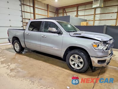 Czwarte zdjęcie samochodu z boku: 2024 RAM 1500 LARAMIE VIN:1C6SRFJT9RN223767 - miniatura