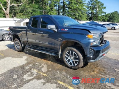 Czwarte zdjęcie samochodu z boku: 2020 CHEVROLET SILVERADO K1500 TRAIL BOSS CUSTOM VIN:1GCRYCEH1LZ359566 - miniatura