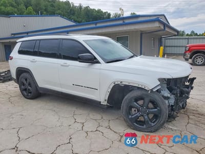 Czwarte zdjęcie samochodu z boku: 2023 JEEP GRAND CHEROKEE L LAREDO VIN:1C4RJKAG5P8807931 - miniatura