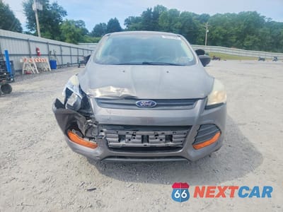 Piąte zdjęcie samochodu w środku: 2014 FORD ESCAPE S VIN:1FMCU0F70EUE21167 - miniatura