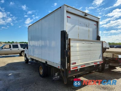 Drugie zdjęcie samochodu z przodu: 2018 FORD E450 DELIVERY TRUCK VIN:1FDXE4FS1JDC21564 - miniatura
