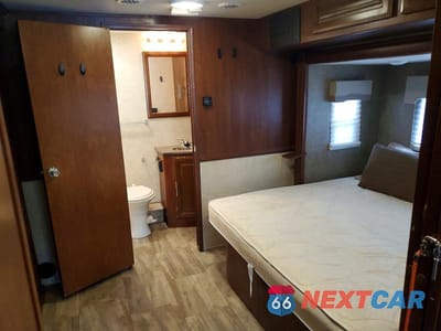 Zdjęcie 9 z 10 samochodu: 2017 FORD F53 - RV VIN:1F66F5DY1H0A01257 - miniatura