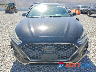 Piąte zdjęcie samochodu w środku: 2018 HYUNDAI SONATA SPORT VIN:5NPE34AF6JH630889 - miniatura