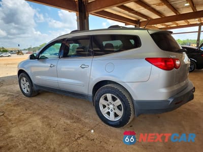 Drugie zdjęcie samochodu z przodu: 2011 CHEVROLET TRAVERSE LT VIN:1GNKVGED8BJ150182 - miniatura