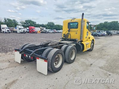 Czwarte zdjęcie samochodu z boku: 2016 KENWORTH T680 SEMI TRUCK VIN:1XKYD40X1GJ497841 - miniatura