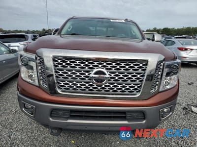 Piąte zdjęcie samochodu w środku: 2017 NISSAN TITAN XD PLATINUM RESERVE VIN:1N6AA1F27HN508512 - miniatura