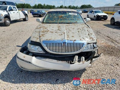 Piąte zdjęcie samochodu w środku: 2006 LINCOLN TOWN CAR SIGNATURE LIMITED VIN:1LNHM82V56Y617429 - miniatura