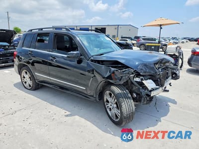 Czwarte zdjęcie samochodu z boku: 2015 MERCEDES-BENZ GLK 350 VIN:WDCGG5HB4FG375445 - miniatura