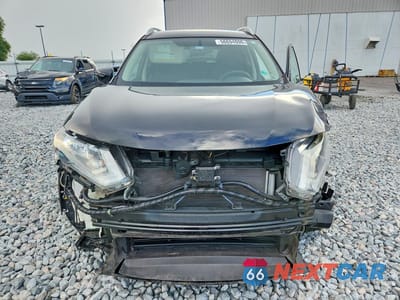 Piąte zdjęcie samochodu w środku: 2018 NISSAN ROGUE S VIN:5N1AT2MT4JC852262 - miniatura
