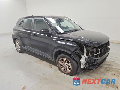 Czwarte zdjęcie samochodu z boku: 2021 HYUNDAI VENUE SE VIN:KMHRB8A30MU068334 - miniatura