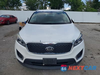 Piąte zdjęcie samochodu w środku: 2016 KIA SORENTO LX VIN:5XYPG4A37GG020728 - miniatura