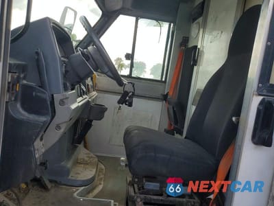 Zdjęcie 7 z 13 samochodu: 2017 ISUZU REACH DELIVERY VAN VIN:JALB4T173H7W01009 - miniatura