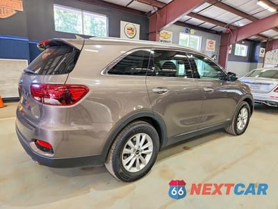 Trzecie zdjęcie samochodu z tyłu: 2019 KIA SORENTO LX VIN:5XYPGDA32KG538416 - miniatura